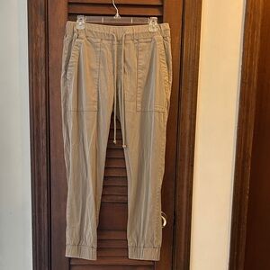 Cloth & Stone woman’s pants tan color size medium